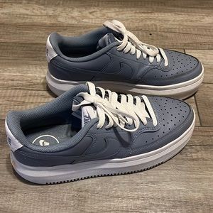 Super Cute Nike Shoes!! Worn 2 times. Perfect Condition!